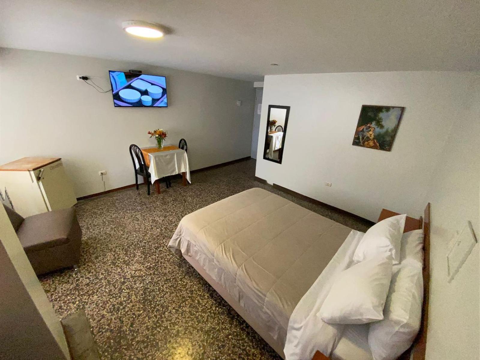 Hotel Plazza Chiclayo Esterno foto