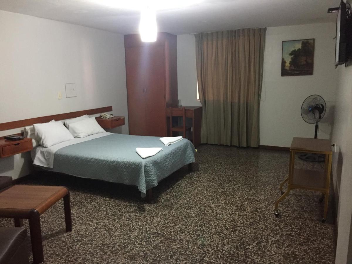 Hotel Plazza Chiclayo Esterno foto